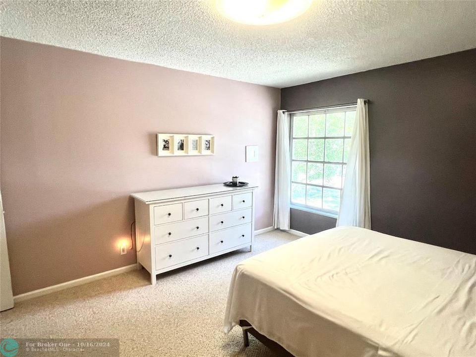 Active With Contract: $1,600 (1 beds, 1 baths, 0 Square Feet)