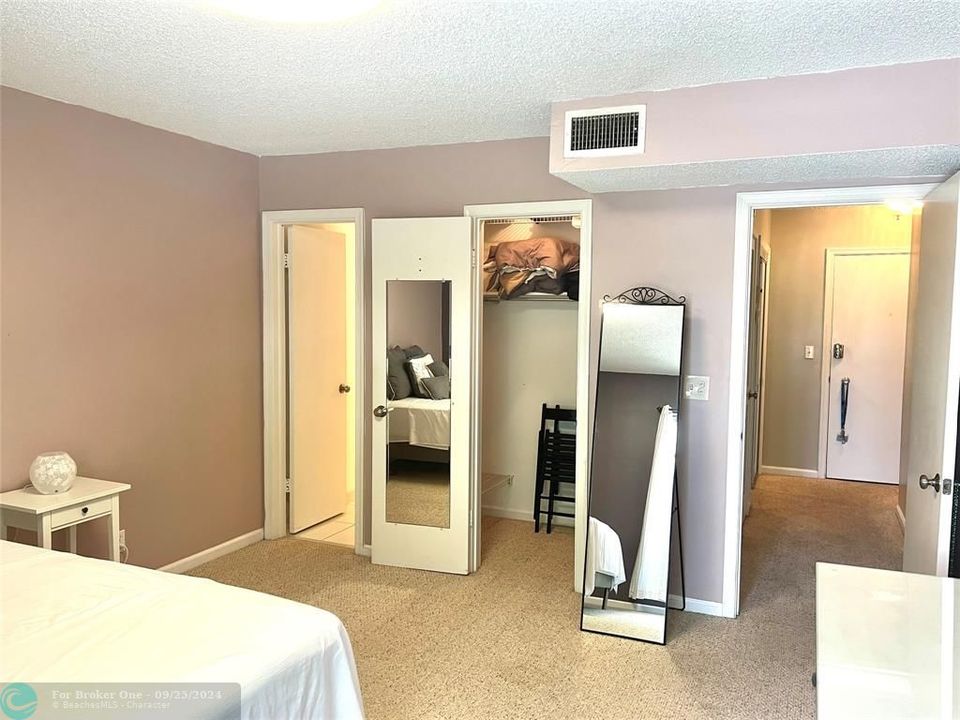 Active With Contract: $1,600 (1 beds, 1 baths, 0 Square Feet)