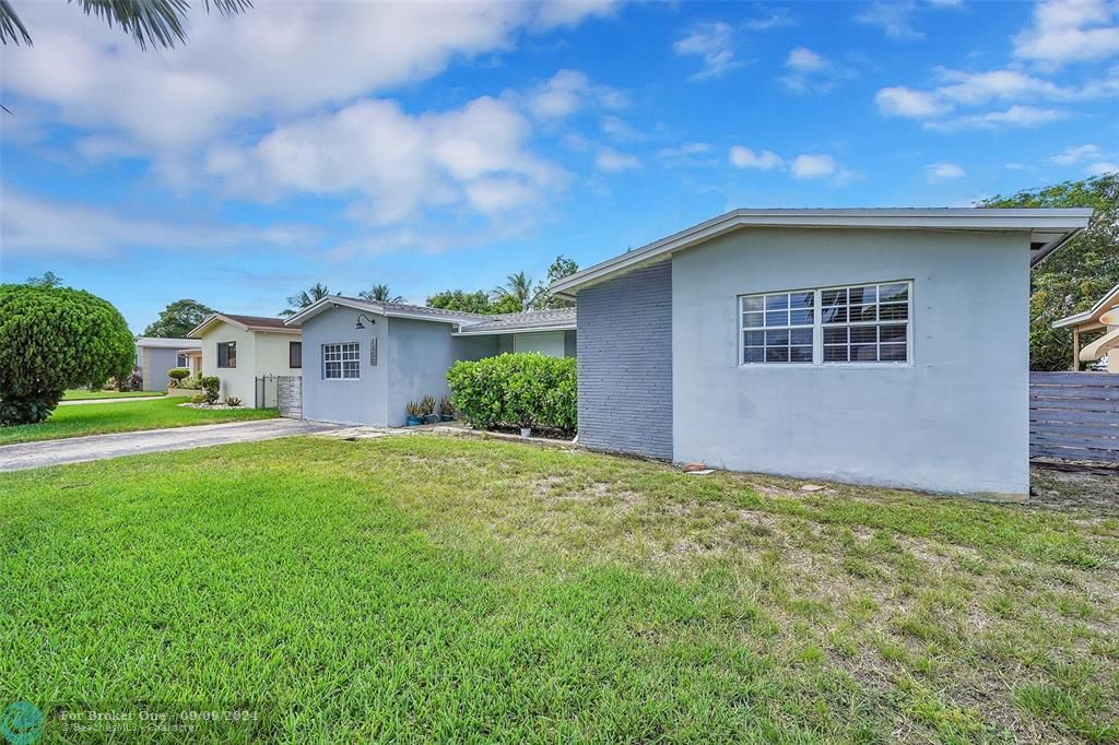 Recently Sold: $550,000 (4 beds, 2 baths, 1932 Square Feet)