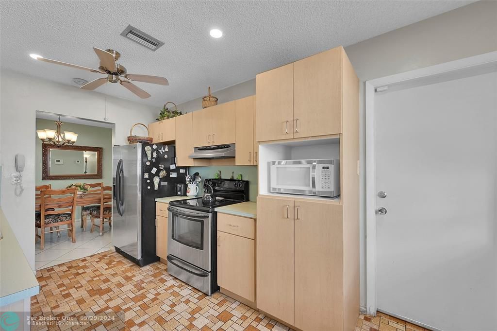 For Sale: $369,900 (2 beds, 2 baths, 1342 Square Feet)