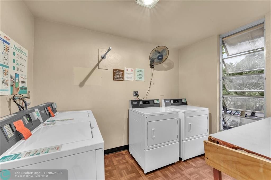 For Sale: $270,000 (2 beds, 2 baths, 1250 Square Feet)