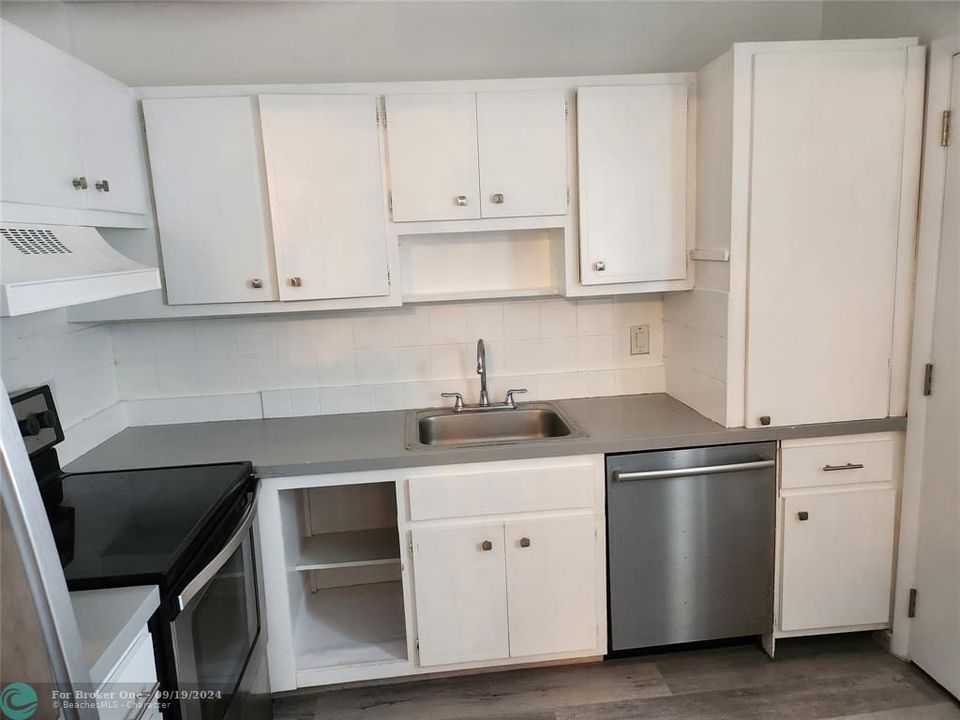 For Sale: $209,000 (1 beds, 1 baths, 600 Square Feet)