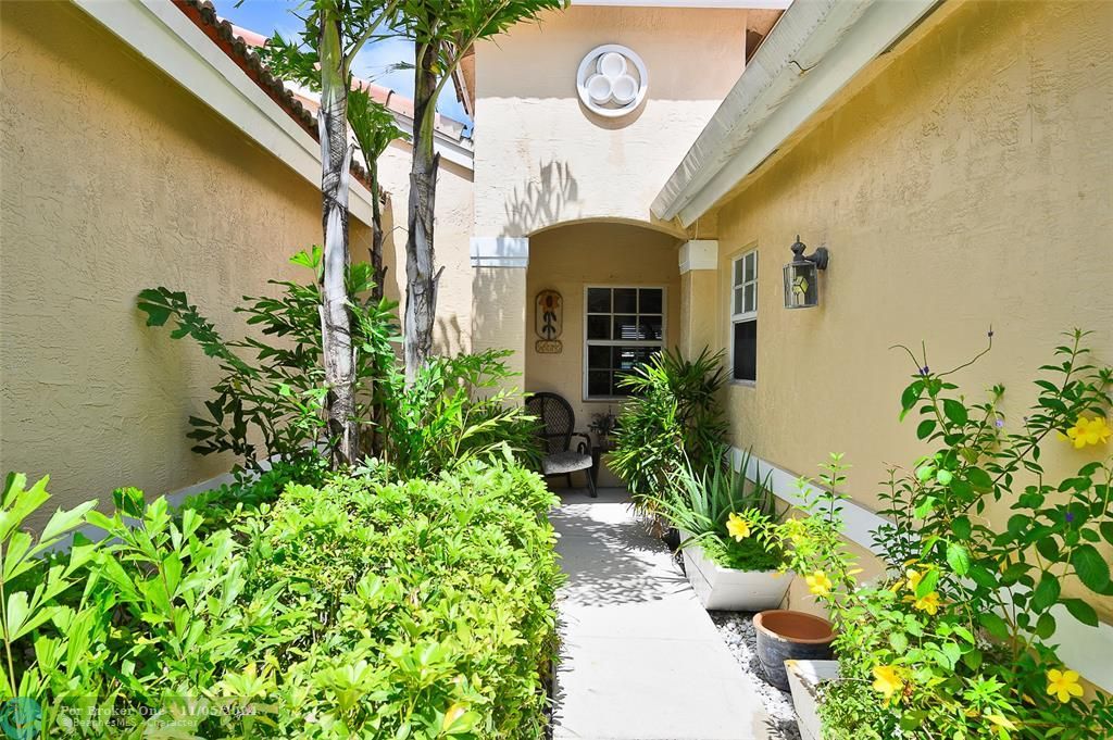 Recently Sold: $459,000 (2 beds, 2 baths, 1265 Square Feet)