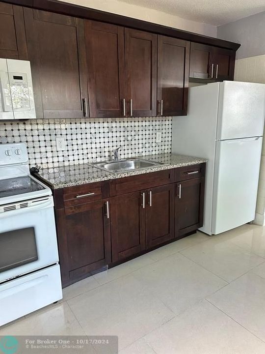 Recently Sold: $1,800 (2 beds, 1 baths, 1440 Square Feet)