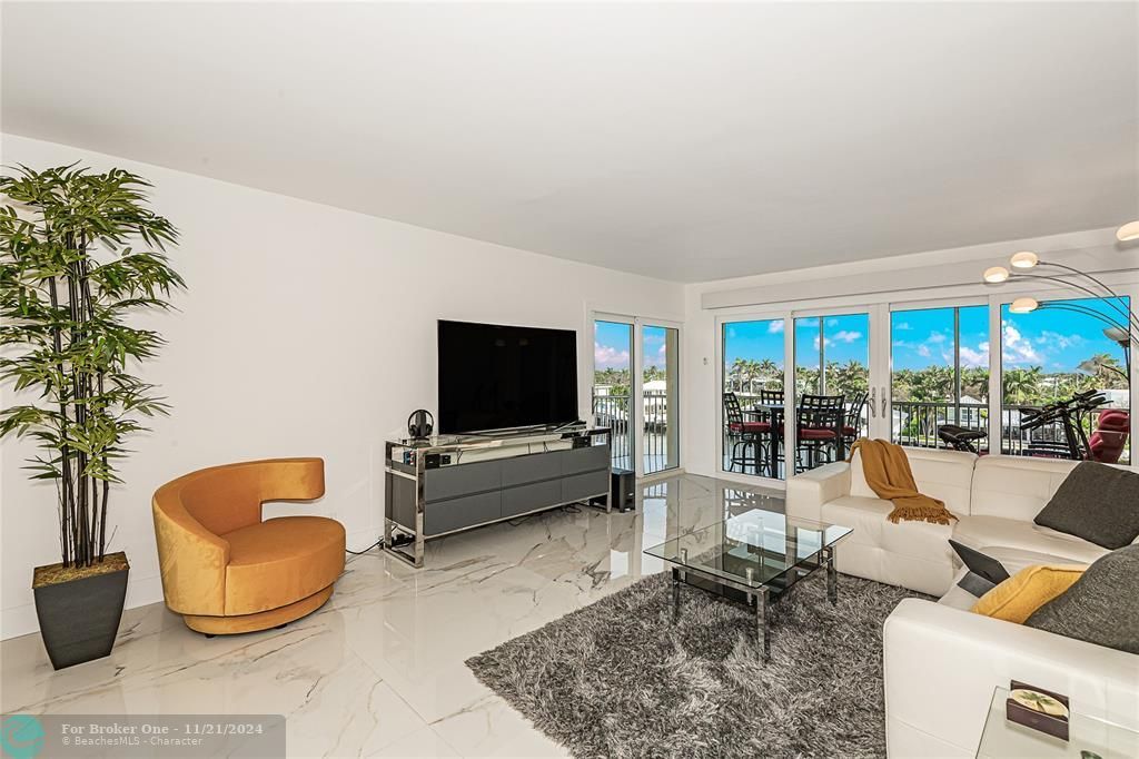 For Sale: $575,000 (2 beds, 2 baths, 1422 Square Feet)