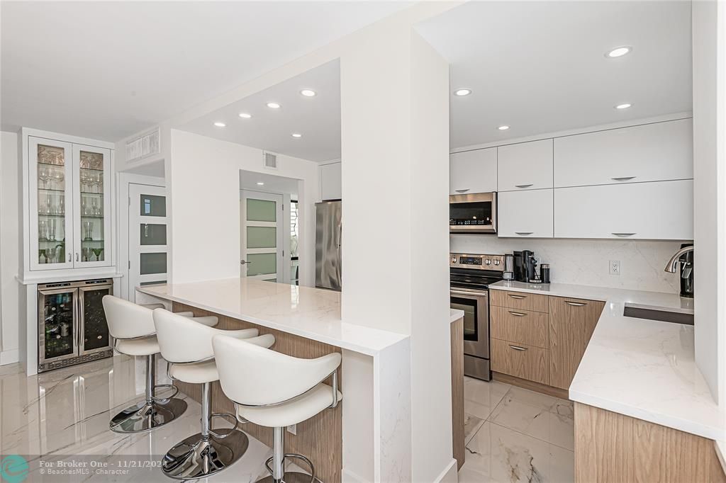 For Sale: $575,000 (2 beds, 2 baths, 1422 Square Feet)