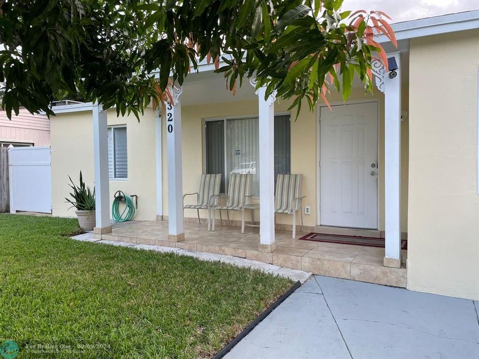 Recently Sold: $410,000 (3 beds, 1 baths, 1076 Square Feet)