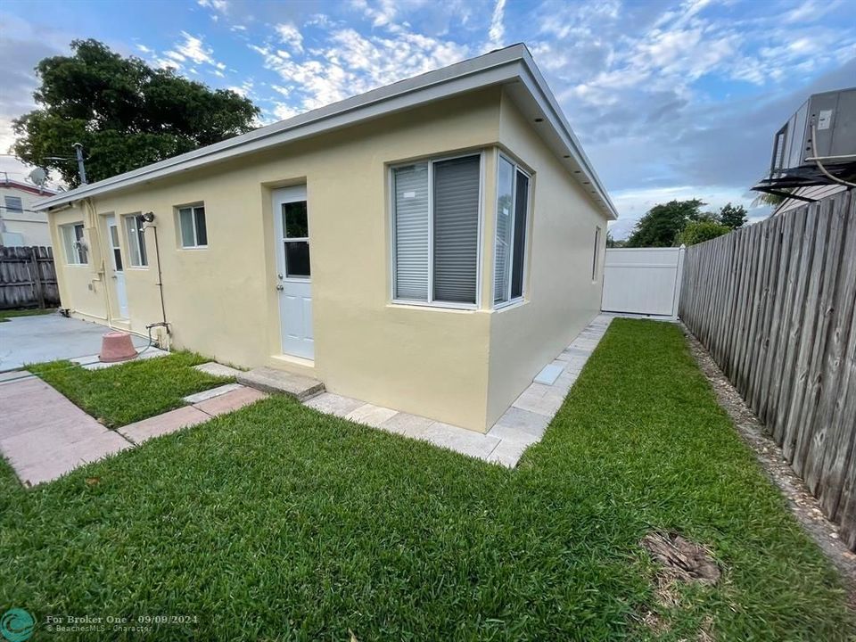 Recently Sold: $410,000 (3 beds, 1 baths, 1076 Square Feet)