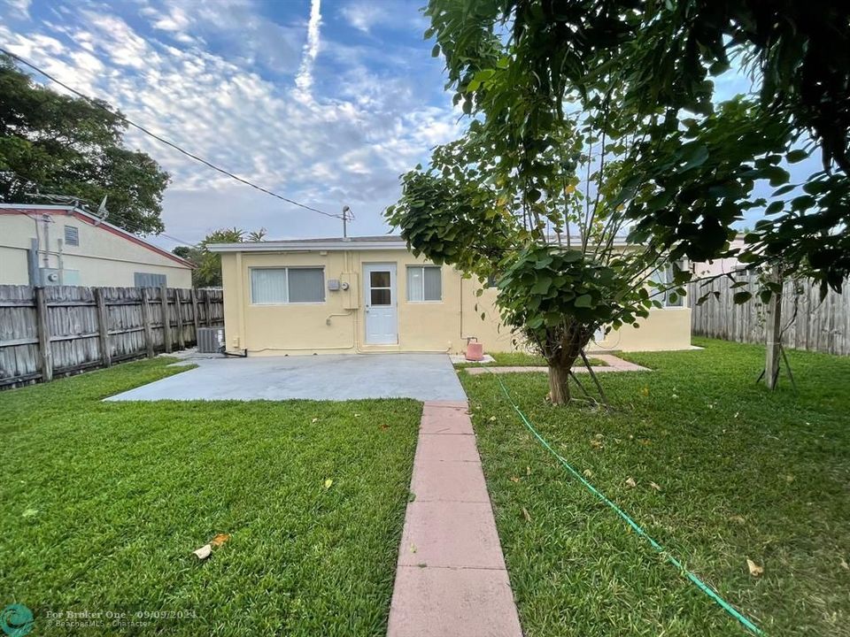 Recently Sold: $410,000 (3 beds, 1 baths, 1076 Square Feet)