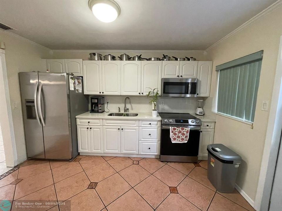 Recently Sold: $410,000 (3 beds, 1 baths, 1076 Square Feet)