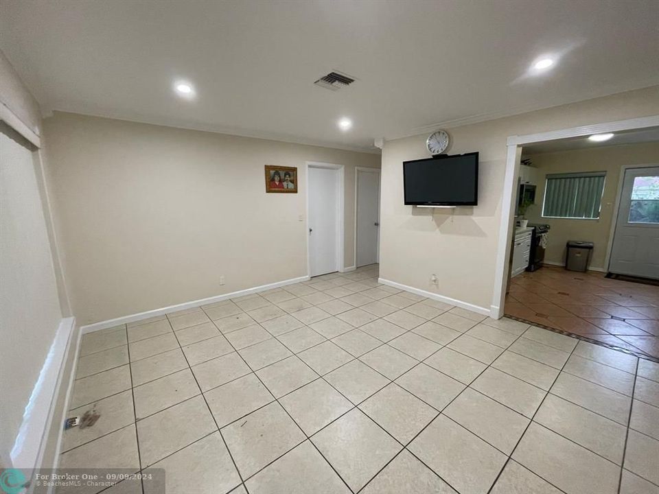 Recently Sold: $410,000 (3 beds, 1 baths, 1076 Square Feet)