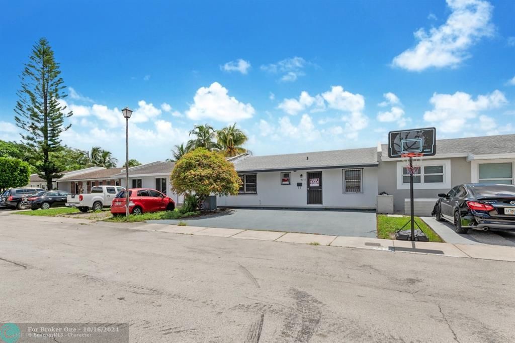 Active With Contract: $450,000 (3 beds, 1 baths, 1015 Square Feet)