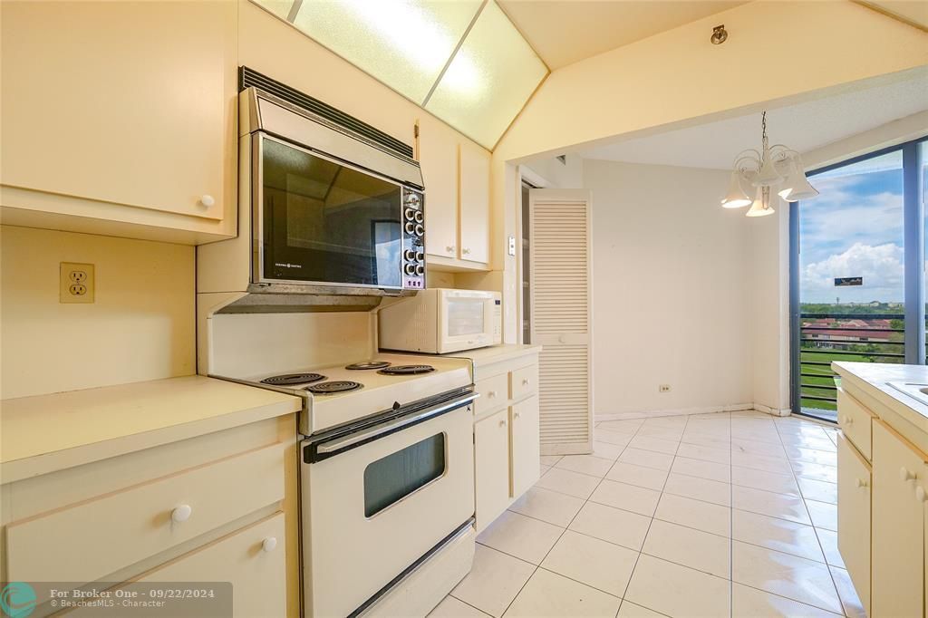 For Sale: $149,900 (2 beds, 2 baths, 1407 Square Feet)