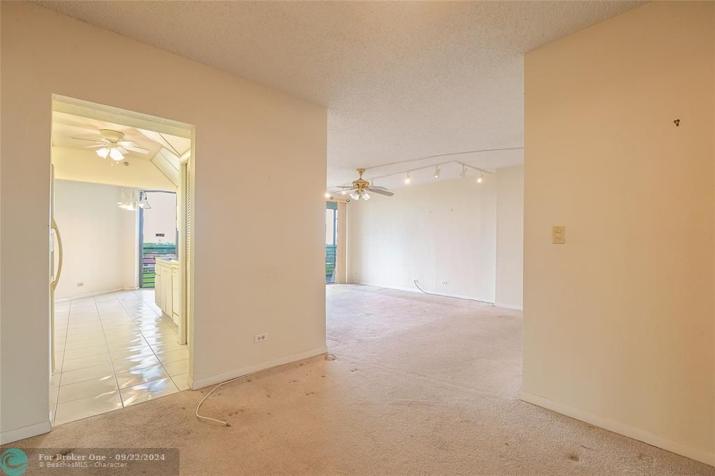 For Sale: $149,900 (2 beds, 2 baths, 1407 Square Feet)