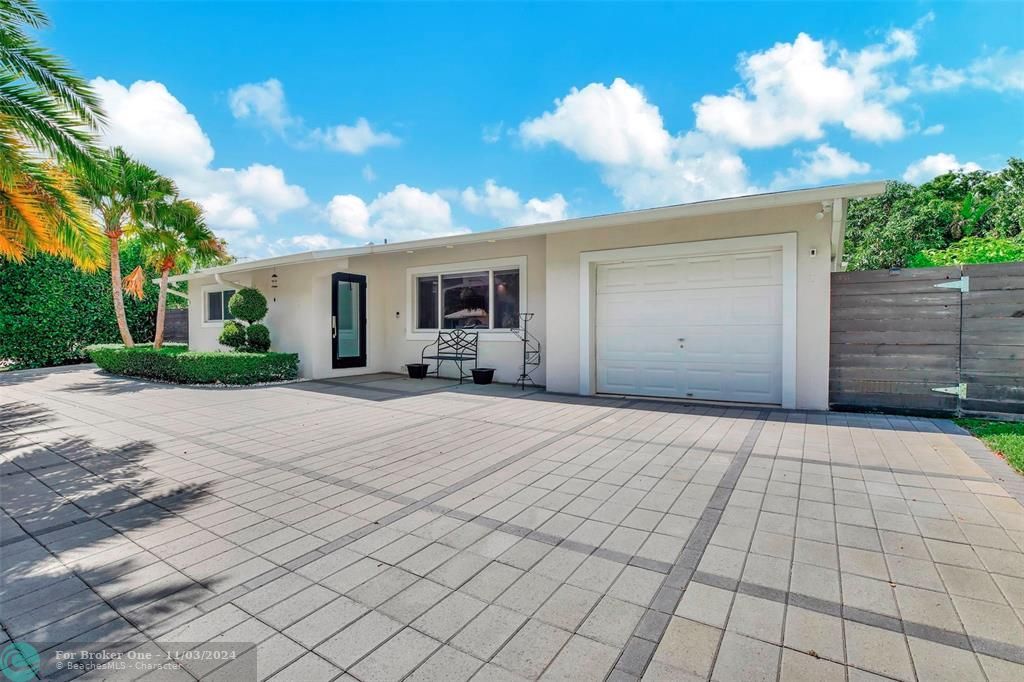 Recently Sold: $635,000 (3 beds, 2 baths, 1574 Square Feet)