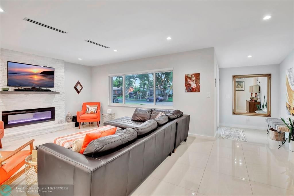 Recently Sold: $635,000 (3 beds, 2 baths, 1574 Square Feet)