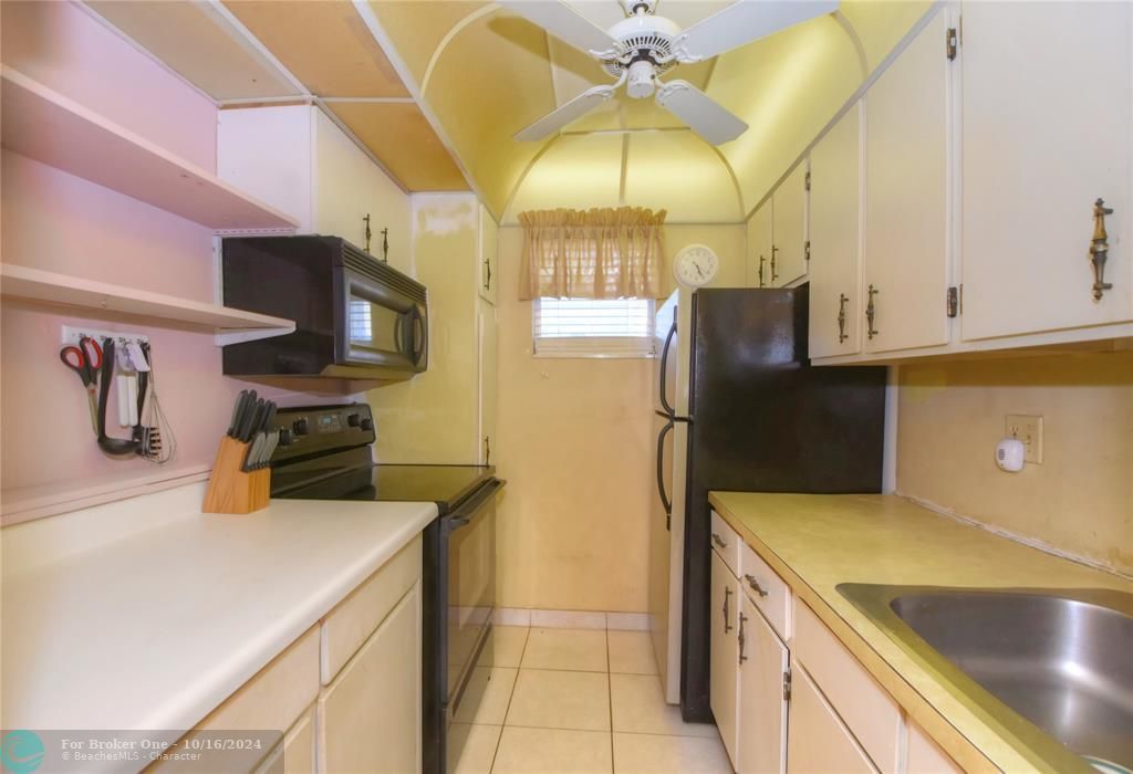 Active With Contract: $65,000 (1 beds, 1 baths, 597 Square Feet)