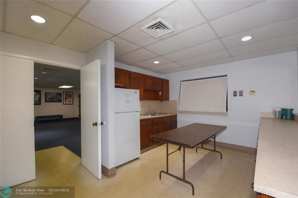 Active With Contract: $65,000 (1 beds, 1 baths, 597 Square Feet)