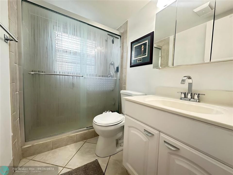 For Sale: $169,500 (2 beds, 1 baths, 841 Square Feet)