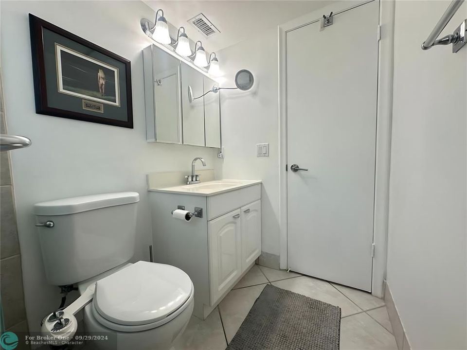 For Sale: $169,500 (2 beds, 1 baths, 841 Square Feet)