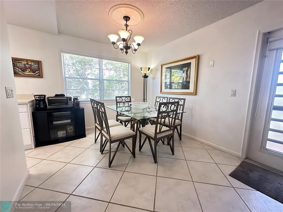 For Sale: $169,500 (2 beds, 1 baths, 841 Square Feet)