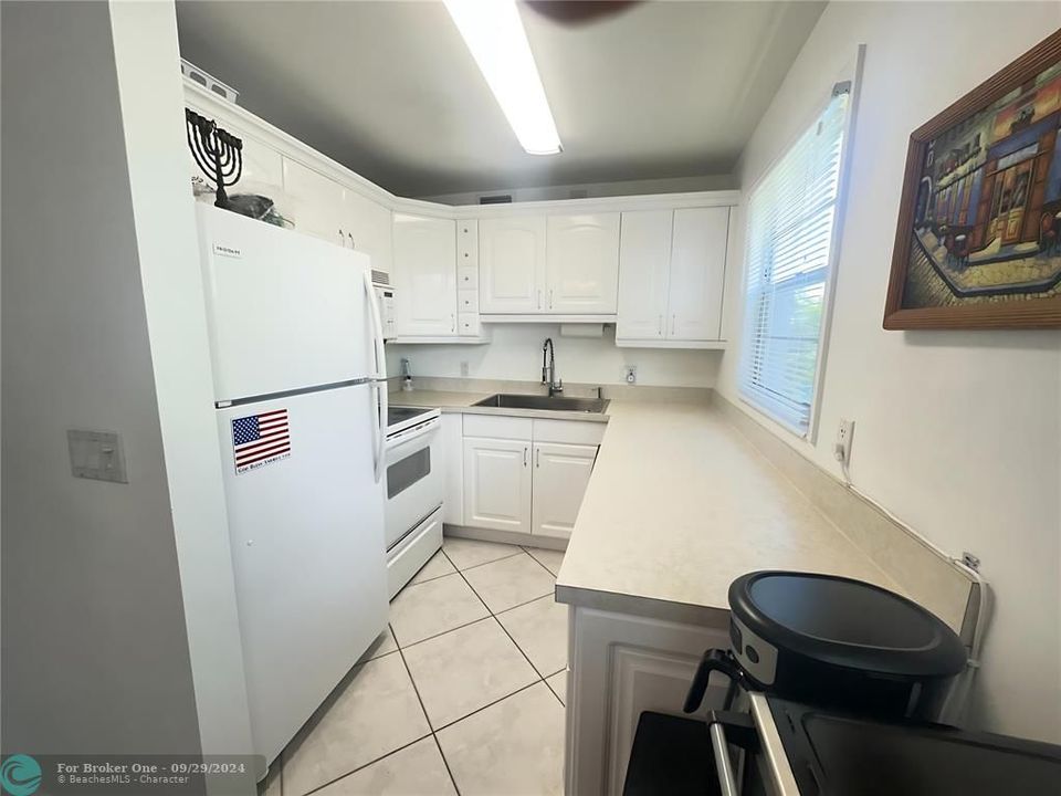 For Sale: $169,500 (2 beds, 1 baths, 841 Square Feet)