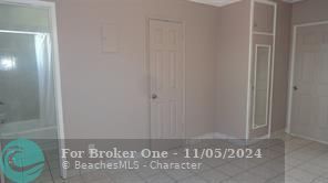 Active With Contract: $1,300 (1 beds, 1 baths, 420 Square Feet)