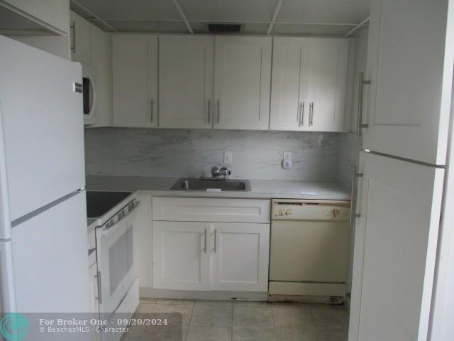 Active With Contract: $80,000 (2 beds, 1 baths, 814 Square Feet)