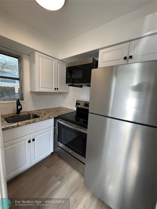 Active With Contract: $1,775 (2 beds, 1 baths, 2350 Square Feet)