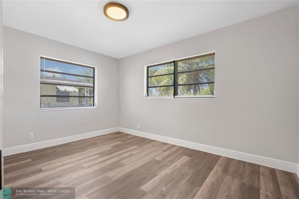 Active With Contract: $350,000 (2 beds, 1 baths, 769 Square Feet)