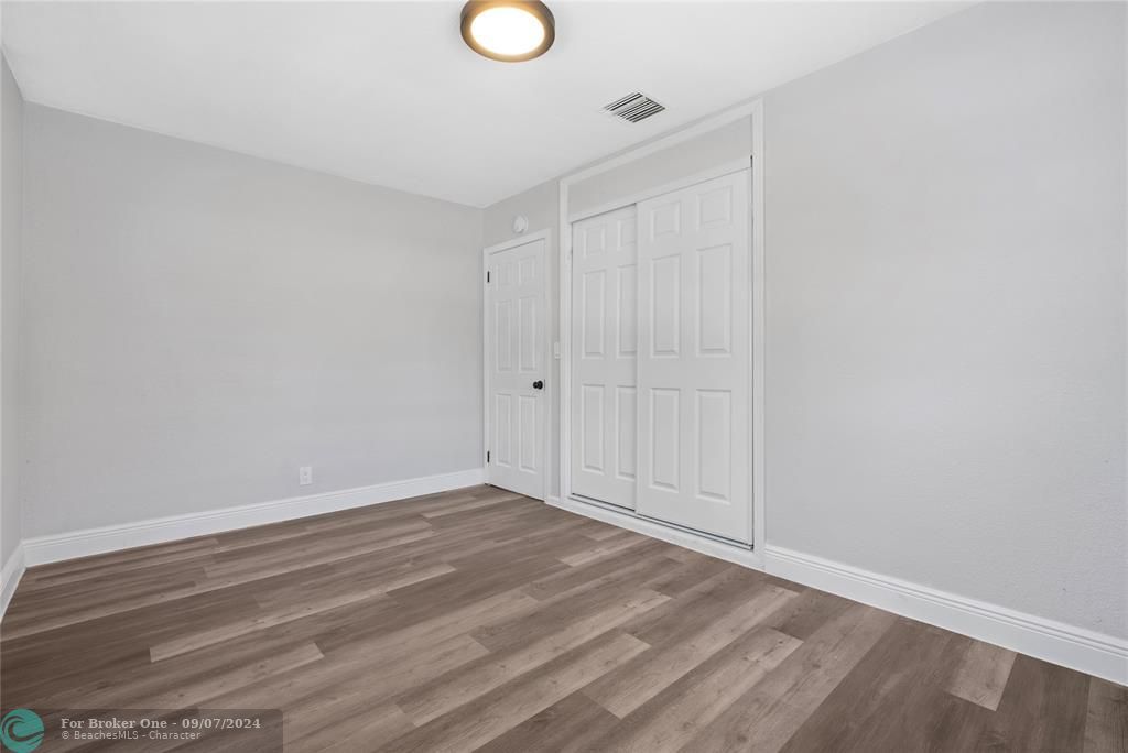 Active With Contract: $350,000 (2 beds, 1 baths, 769 Square Feet)