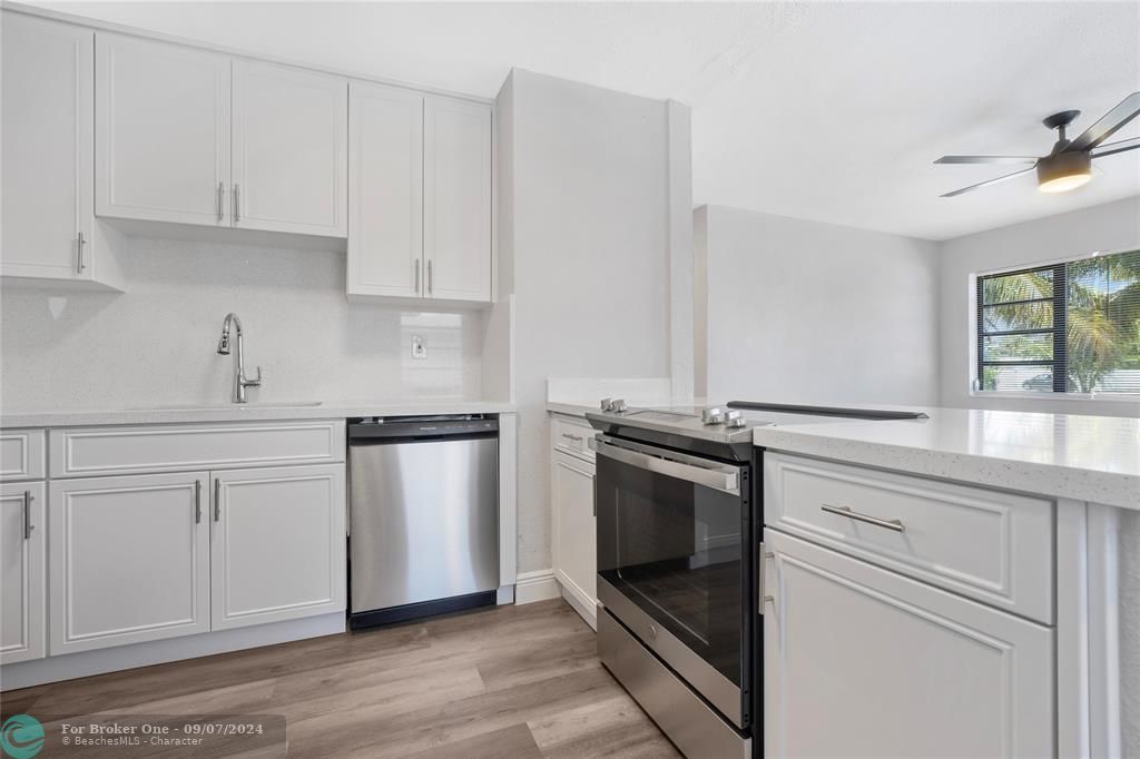 Active With Contract: $350,000 (2 beds, 1 baths, 769 Square Feet)