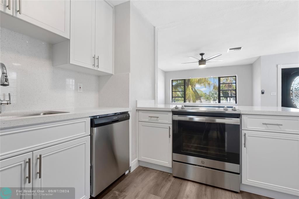 Active With Contract: $350,000 (2 beds, 1 baths, 769 Square Feet)