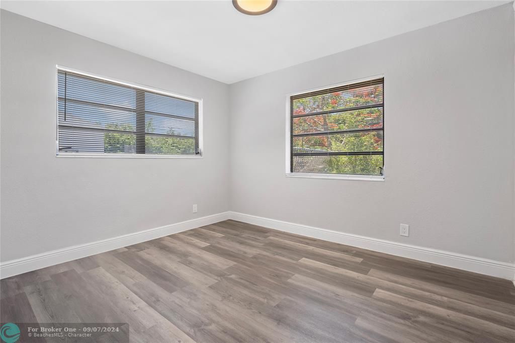 Active With Contract: $350,000 (2 beds, 1 baths, 769 Square Feet)