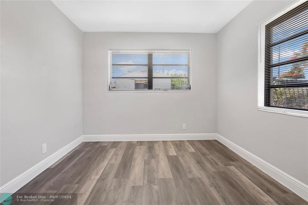 Active With Contract: $350,000 (2 beds, 1 baths, 769 Square Feet)