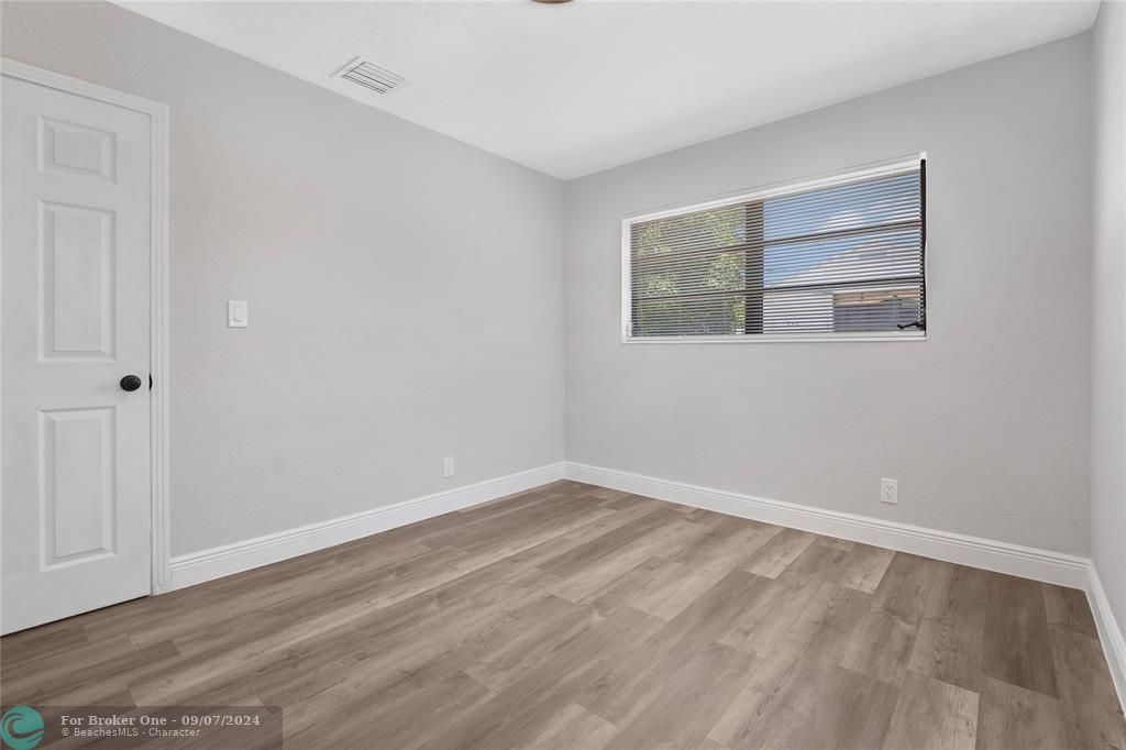 Active With Contract: $350,000 (2 beds, 1 baths, 769 Square Feet)