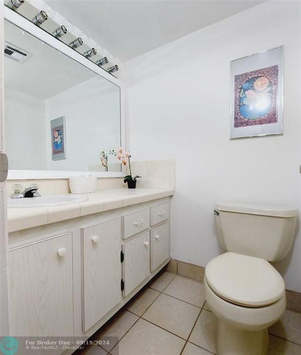 Active With Contract: $1,875 (1 beds, 1 baths, 960 Square Feet)