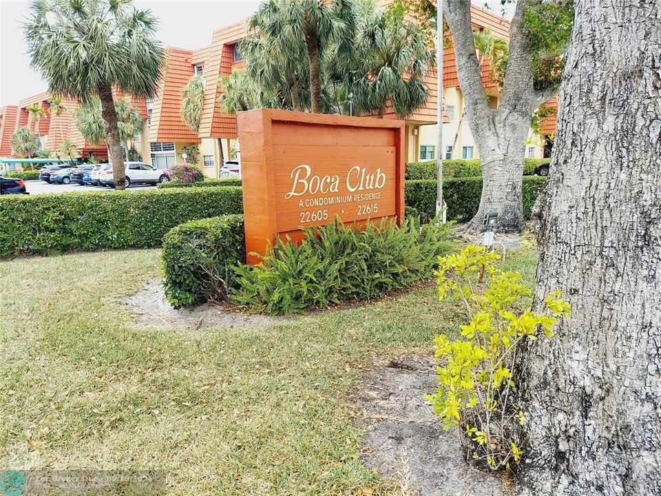 Active With Contract: $1,875 (1 beds, 1 baths, 960 Square Feet)