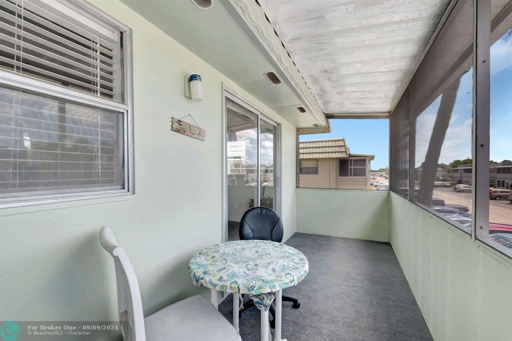 For Sale: $198,988 (2 beds, 2 baths, 883 Square Feet)