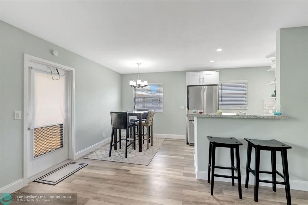 For Sale: $198,988 (2 beds, 2 baths, 883 Square Feet)