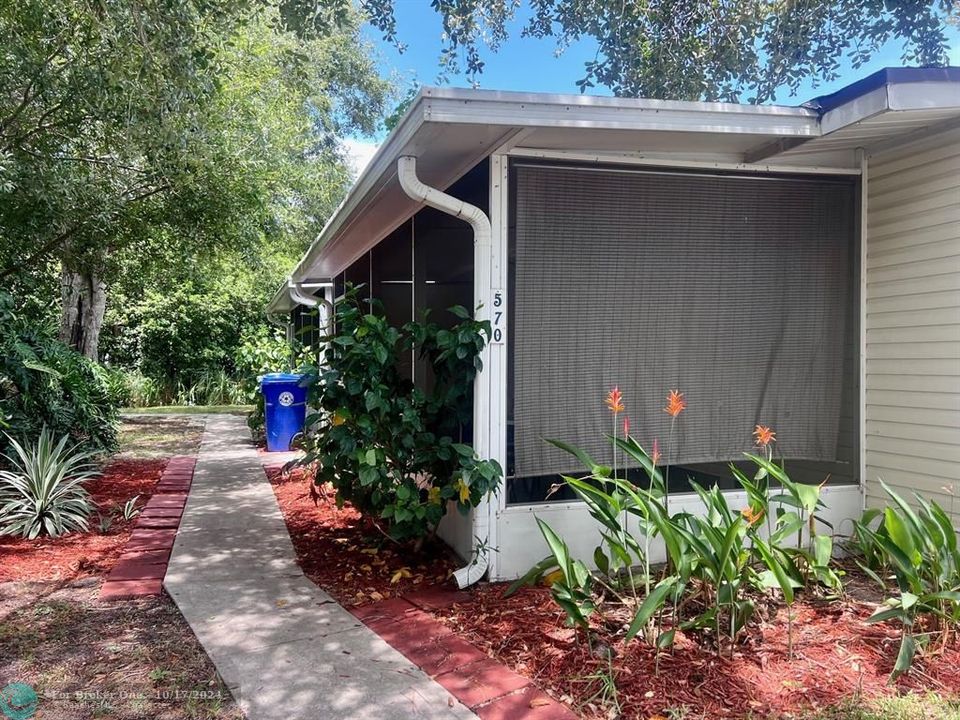 Recently Sold: $127,000 (1 beds, 1 baths, 550 Square Feet)