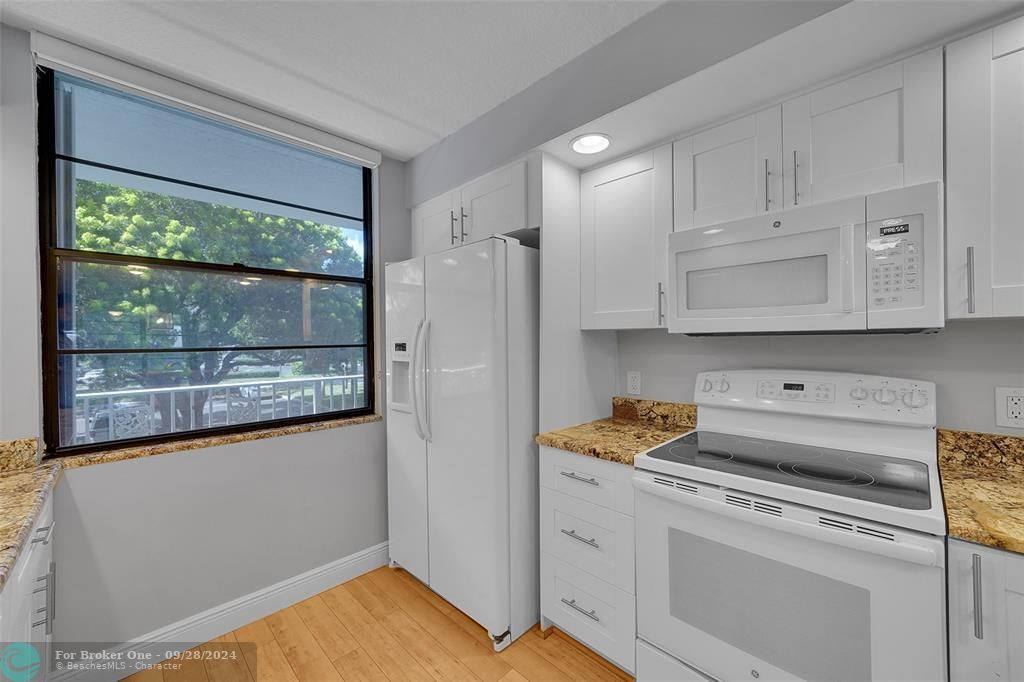 Active With Contract: $2,700 (2 beds, 2 baths, 1385 Square Feet)