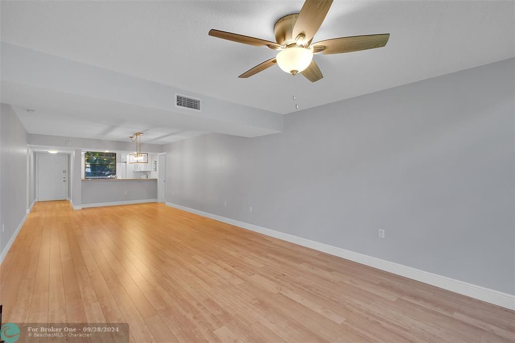 Active With Contract: $2,700 (2 beds, 2 baths, 1385 Square Feet)