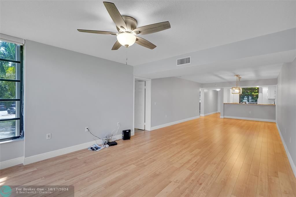 Active With Contract: $2,700 (2 beds, 2 baths, 1385 Square Feet)