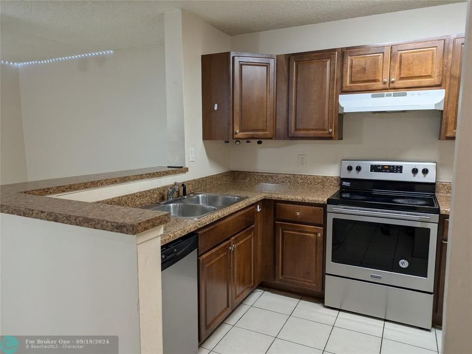 Active With Contract: $1,995 (2 beds, 2 baths, 0 Square Feet)