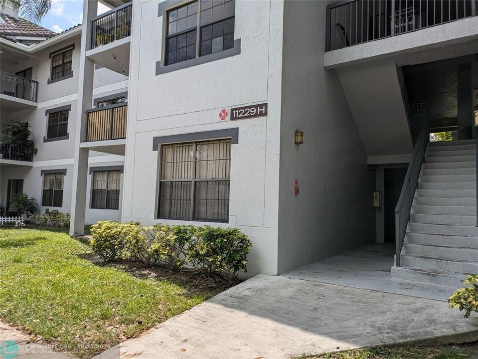 Active With Contract: $1,995 (2 beds, 2 baths, 0 Square Feet)