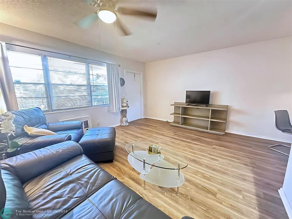 For Sale: $115,000 (1 beds, 1 baths, 600 Square Feet)