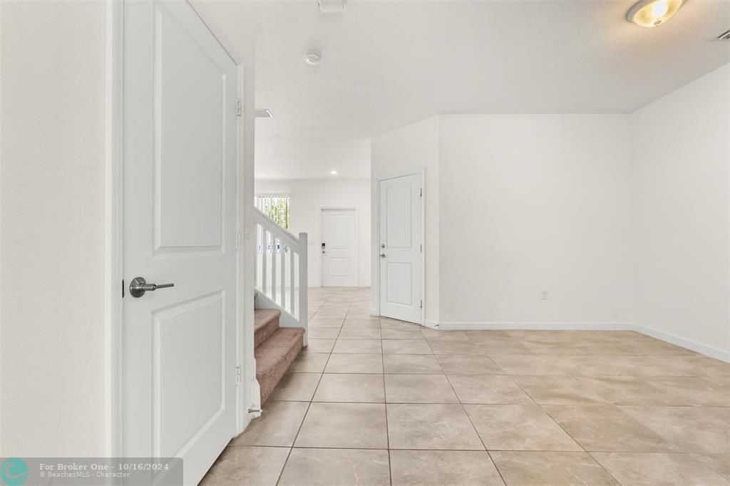 Active With Contract: $3,500 (4 beds, 2 baths, 1920 Square Feet)