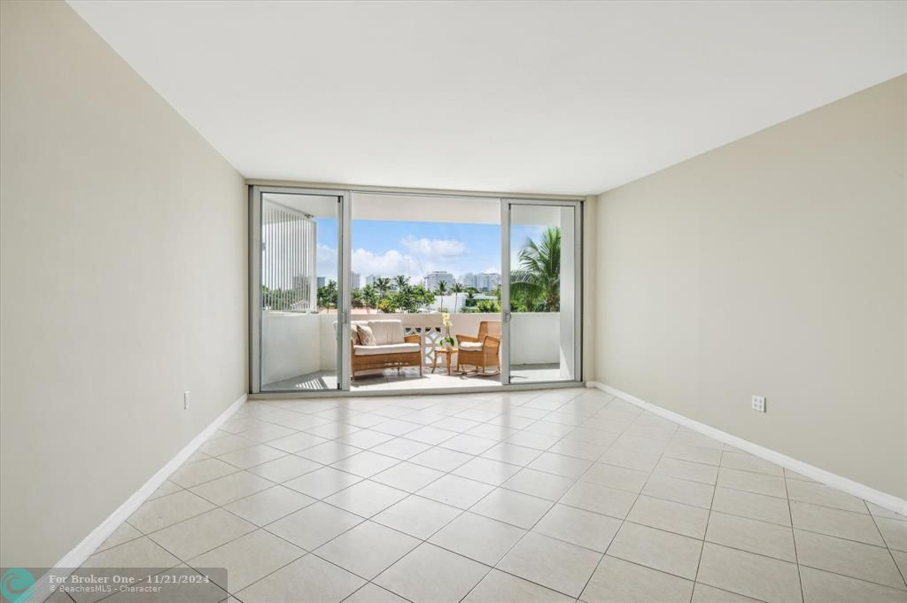 For Sale: $599,900 (2 beds, 2 baths, 1122 Square Feet)