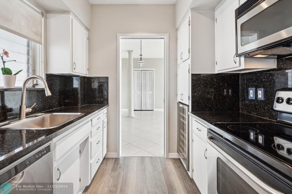 For Sale: $599,900 (2 beds, 2 baths, 1122 Square Feet)